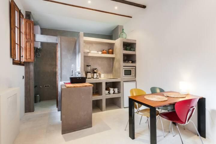 Casita Artista En Bello Edificio Barrio Ruzafa Valencia Exterior foto
